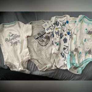 4 Newborn Never Worn Bodysuits Cloud Island